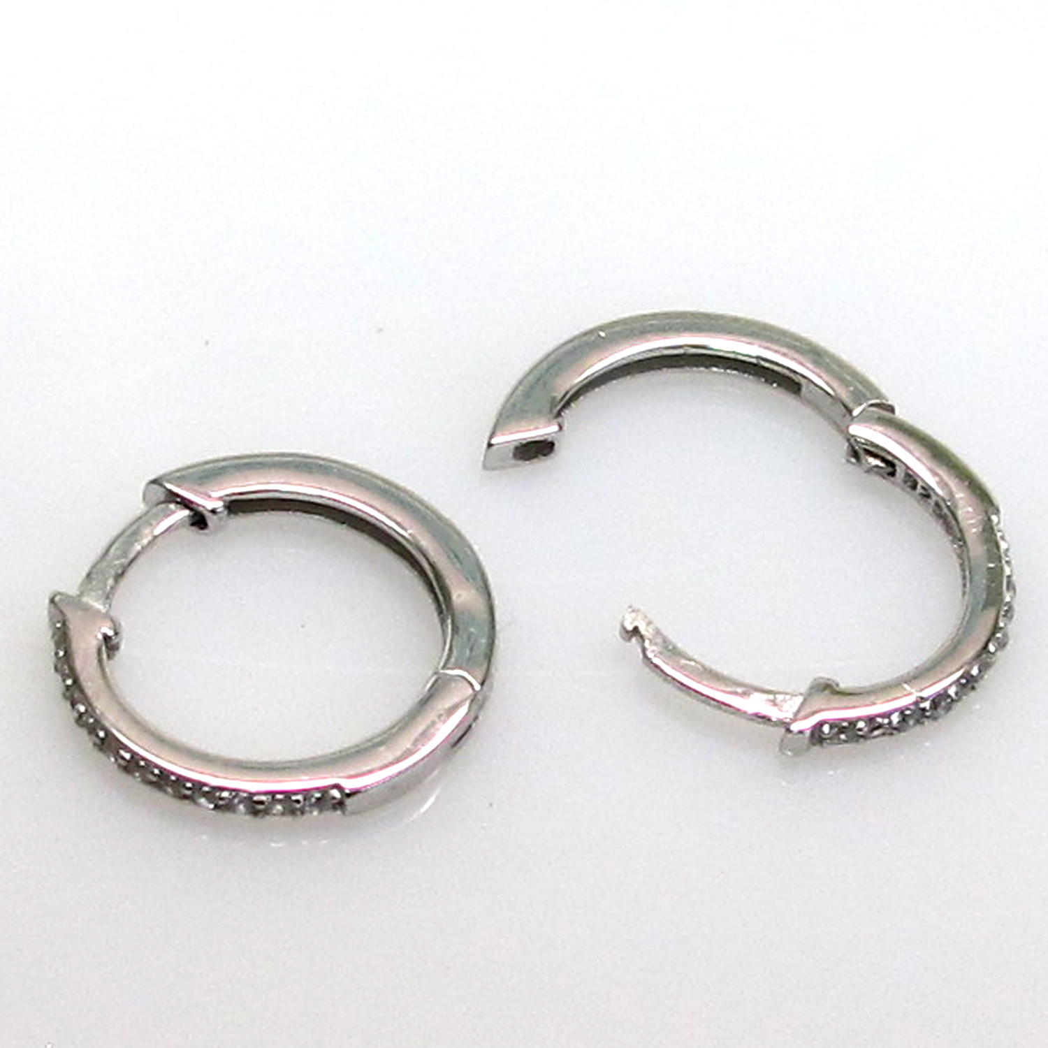 LOVELY WHITE STONE ROUND CUT 925 STERLING SILVER LATCH BACK EARRINGS eBay